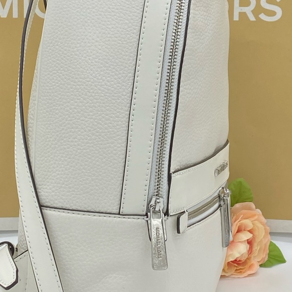 MICHAEL KORS KENLY LARGE BACKPACK OPTIC WHITE - Picture 13 of 16